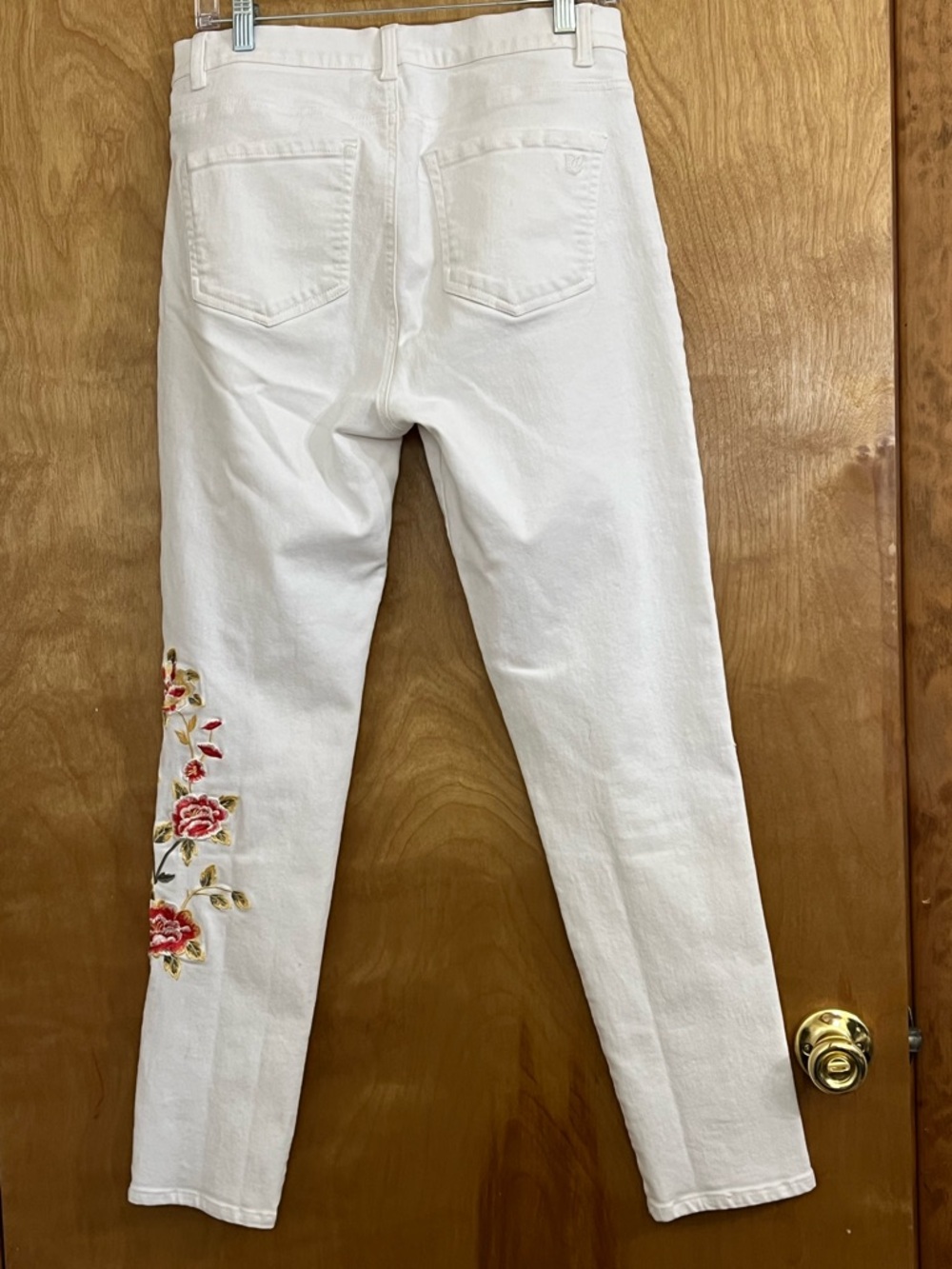 DG2 by Diane Gilman White Straight Leg Jeans with Floral Embroidery 10 - Picture 3 of 4